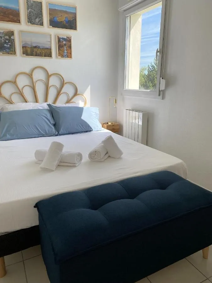 Le Cosy Lodge 2.0 *** Swimming Pool And Calm Cusset 0*,  France